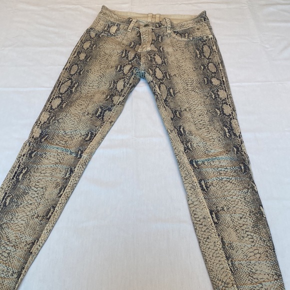 Python jeggings. So comfy, lots of stretch, great pattern - Picture 3 of 4